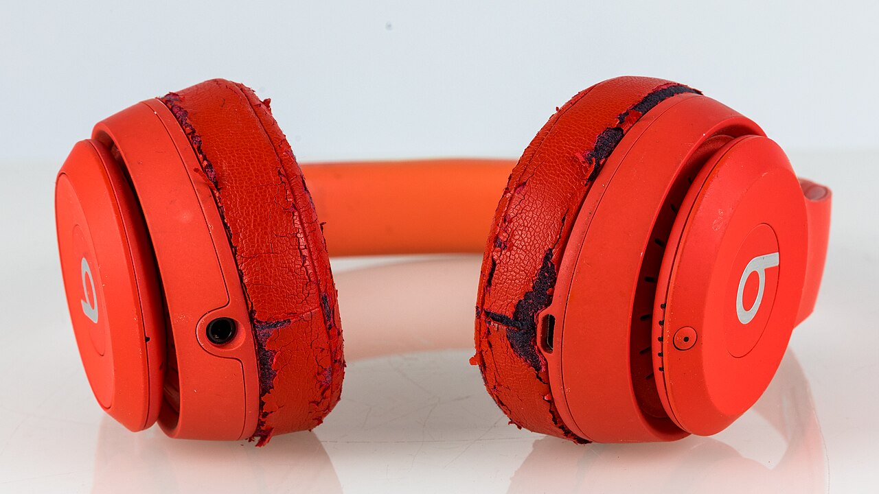 Beats Beats Solo 4 — manufacturer product photograph