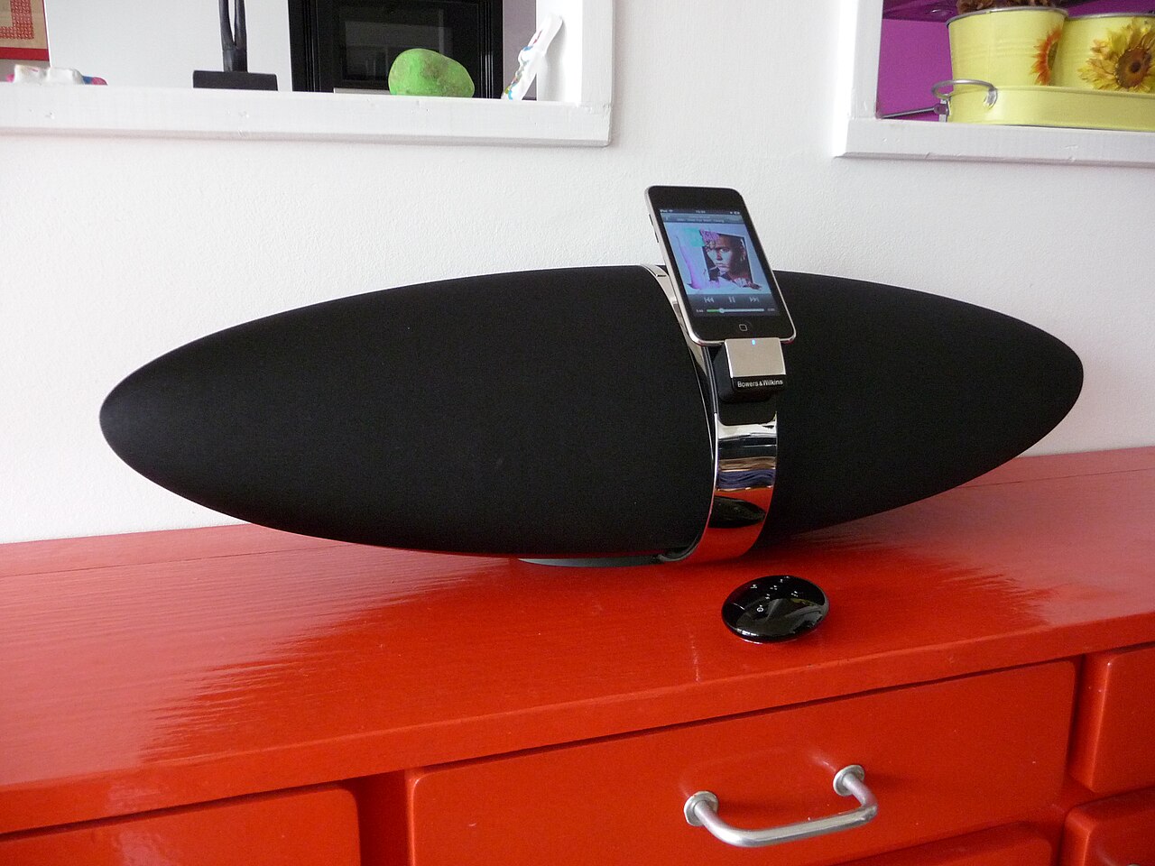 Bowers & Wilkins Zeppelin — manufacturer product photograph