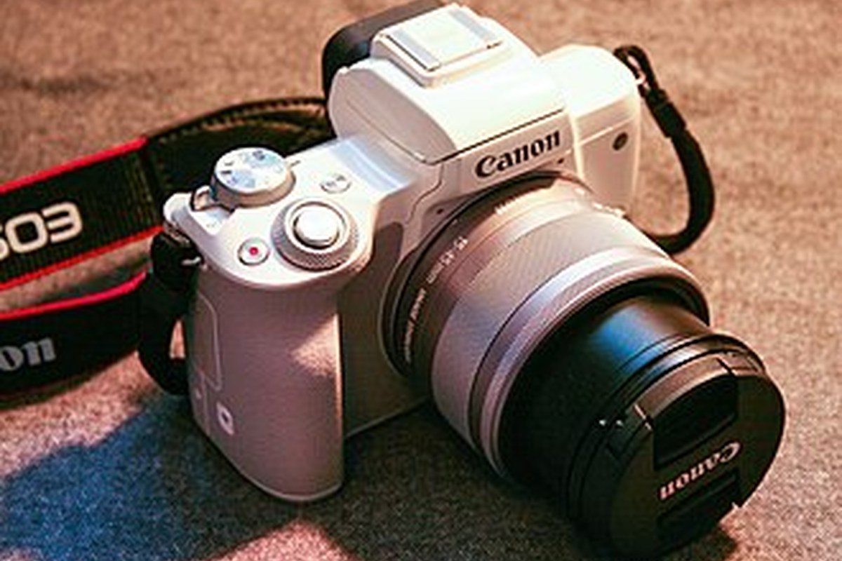 Canon EOS M50 — detail crop from the cited public reference image.