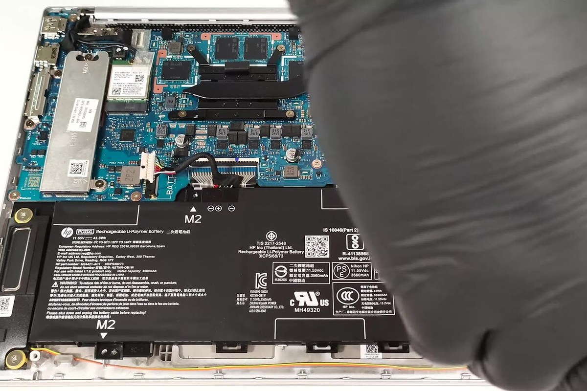 HP Pavilion Aero 13 — detail crop from the cited public reference image.