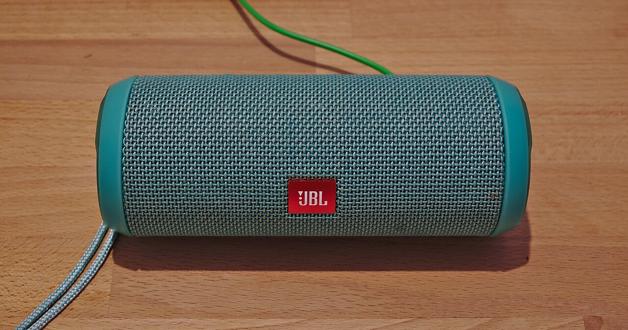 JBL Flip 6 — manufacturer product photograph