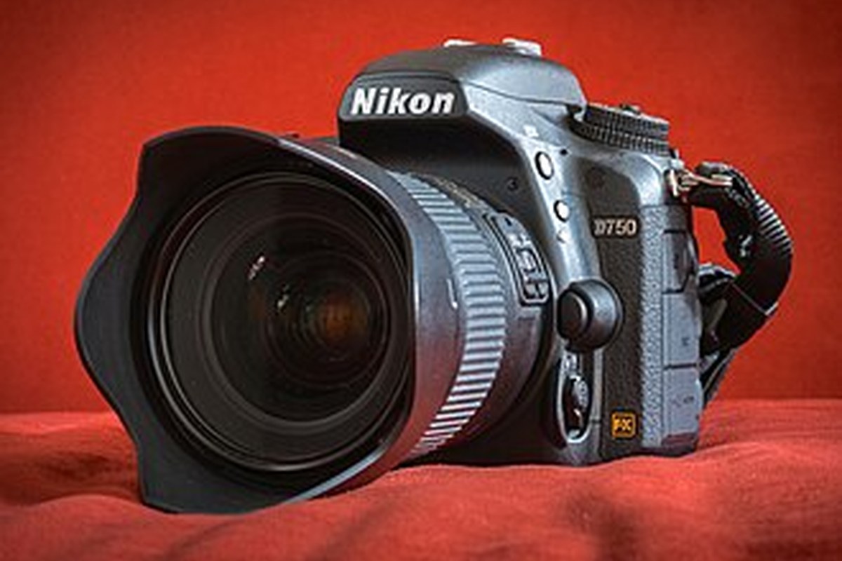 Nikon D750 — detail crop from the cited public reference image.
