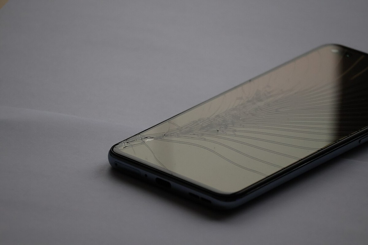 OnePlus OnePlus 12 — detail crop from the cited public reference image.