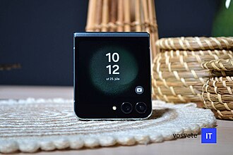 Samsung Galaxy Z Flip5 — manufacturer product photograph