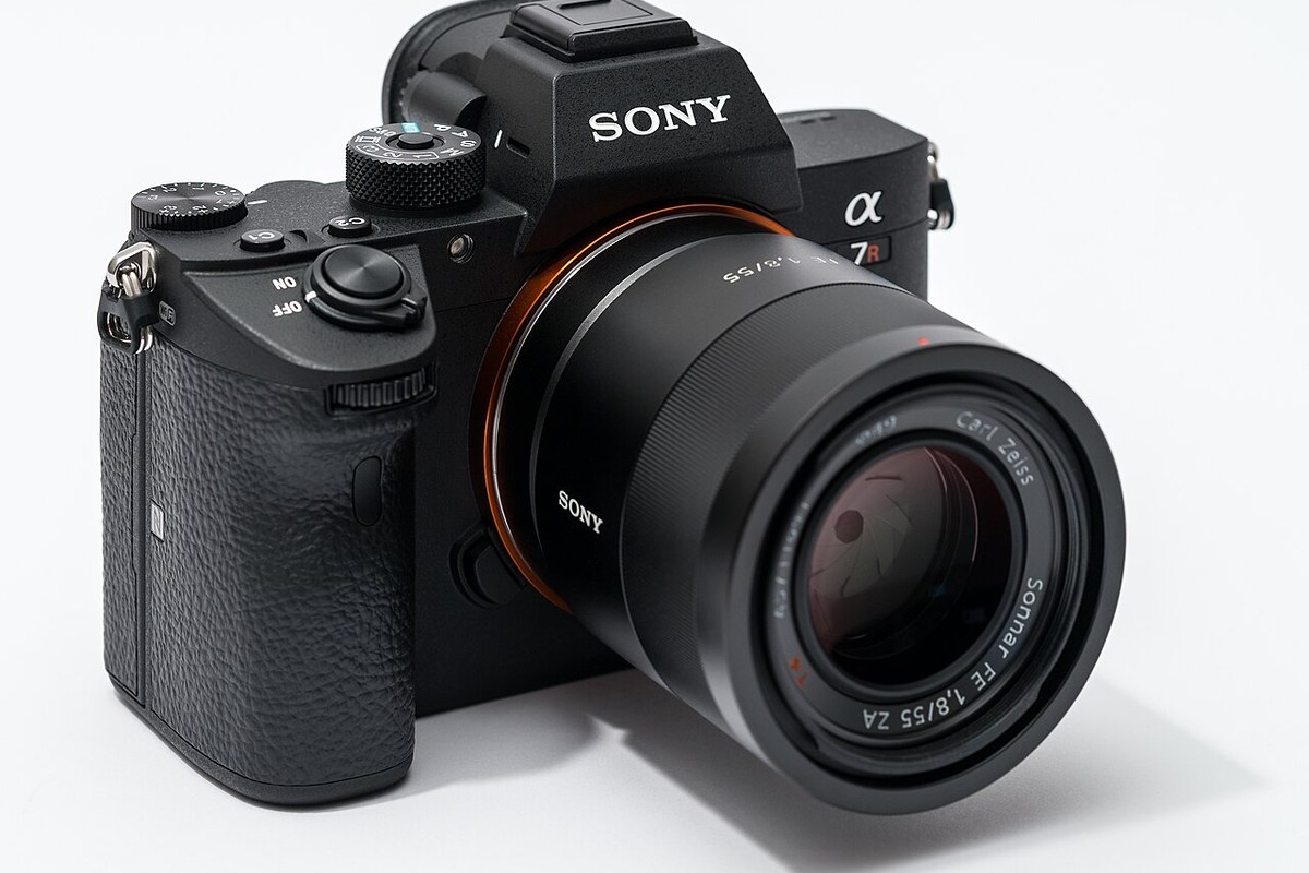 Sony A7R III — detail crop from the cited public reference image.