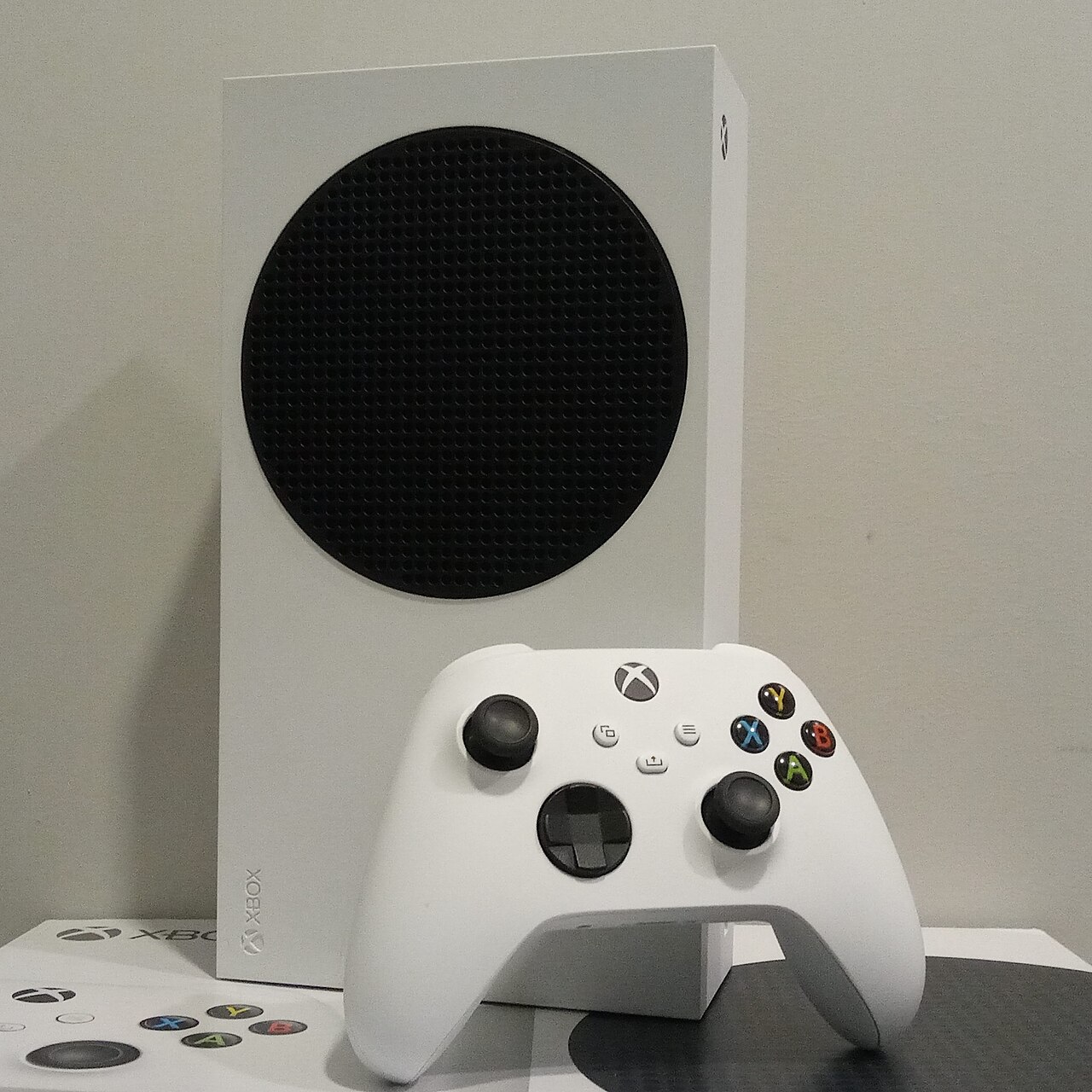 Xbox Xbox Series S — manufacturer product photograph