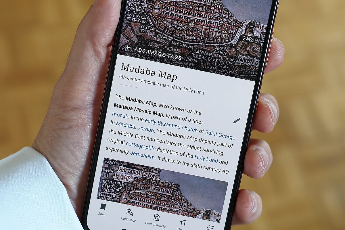 Xiaomi Redmi Note 10 Pro — detail crop from the cited public reference image.
